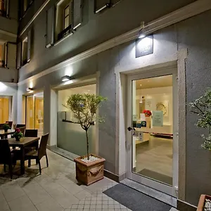 Di Hotel